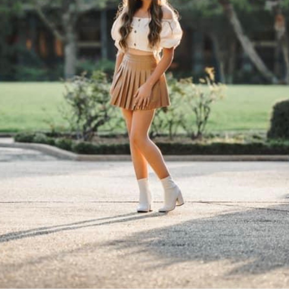 Leather pleated skirt size small, boutique brand.